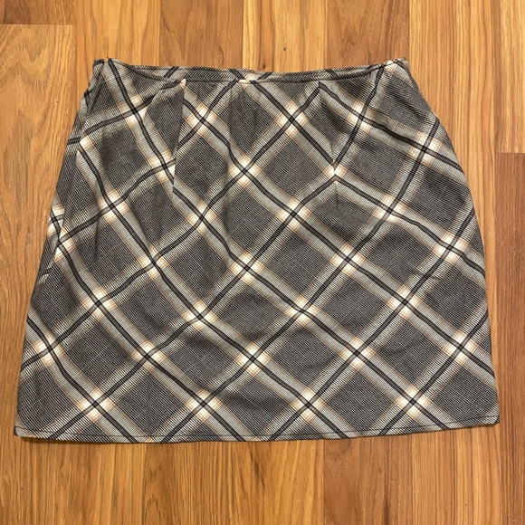Abercrombie & Fitch Plaid Skirt - Picture 2 of 3